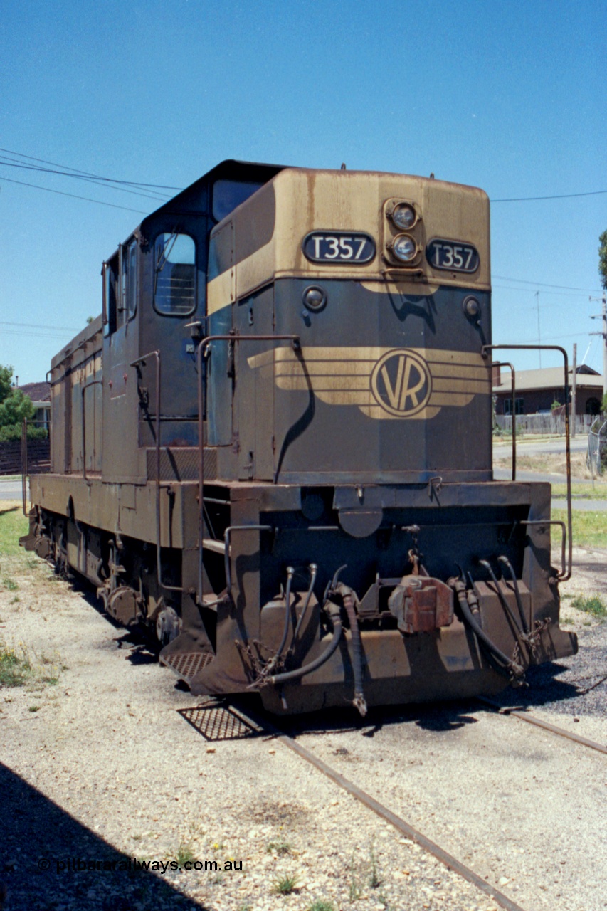105-36
Seymour loco depot turntable roads, broad gauge 2nd series Victorian Railways T class T 357 Clyde Engineering EMD model G8B serial 61-242 under SRHC ownership.
Keywords: T-class;T357;Clyde-Engineering-Granville-NSW;EMD;G8B;61-242;