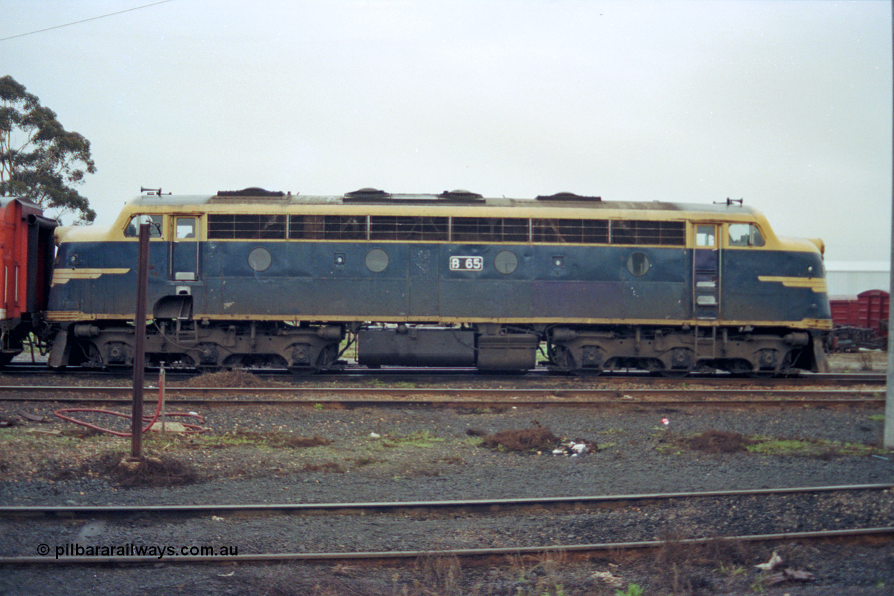 106-19
Seymour broad gauge passenger stabling yard, V/Line B class loco B 65 Clyde Engineering EMD model ML2 serial ML2-6 still in VR or Victorian Railways blue and gold livery, side view.
Keywords: B-class;B65;Clyde-Engineering-Granville-NSW;EMD;ML2;ML2-6;bulldog;