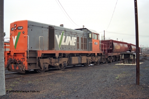 106-23
Seymour loco depot, V/Line broad gauge T class loco T 408 Clyde Engineering EMD model G18B serial 68-624, with stabled ballast train.
Keywords: T-class;T408;Clyde-Engineering-Granville-NSW;EMD;G18B;68-624;