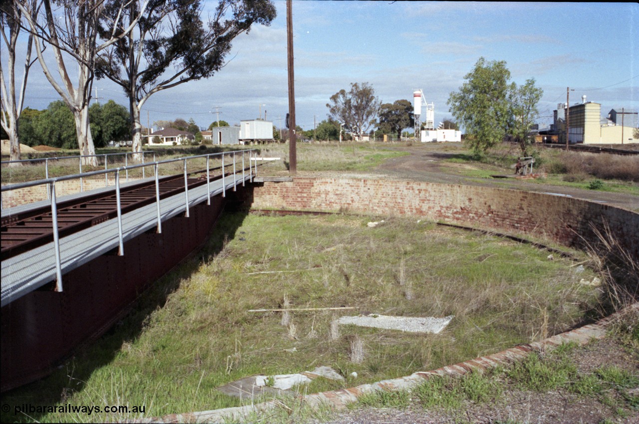 107-18
Echuca turntable deck and pit, looking south.
