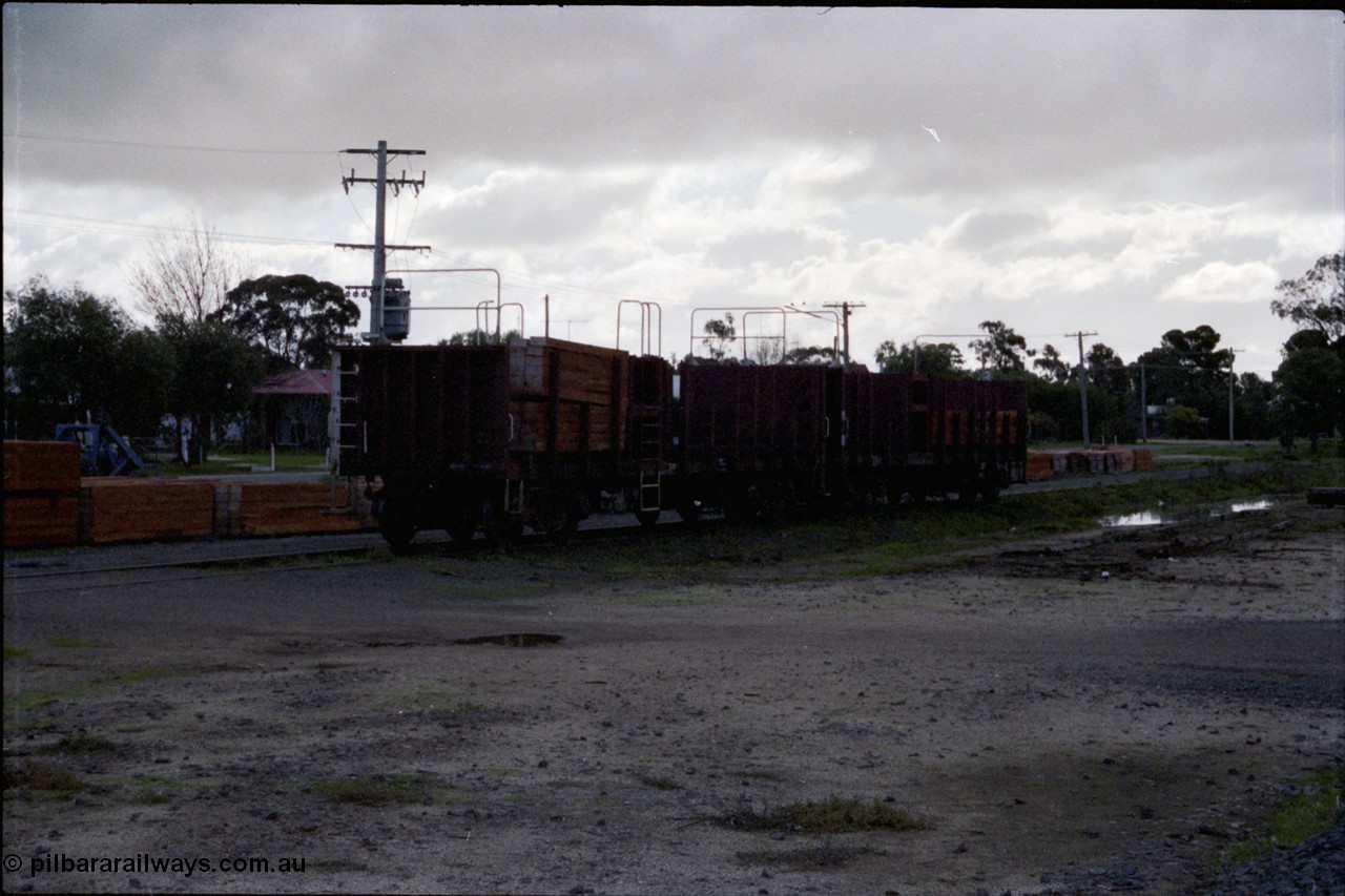 107-35
Mathoura, station yard overview, looking north, sleeper loading site, Ascom silos in the distance.
