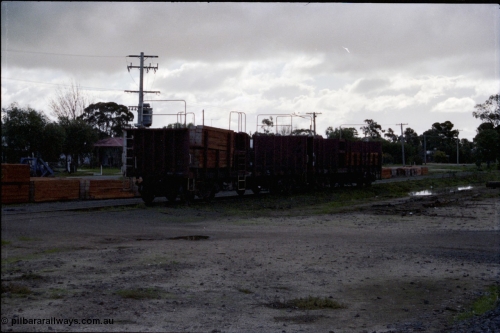 107-35
Mathoura, station yard overview, looking north, sleeper loading site, Ascom silos in the distance.
