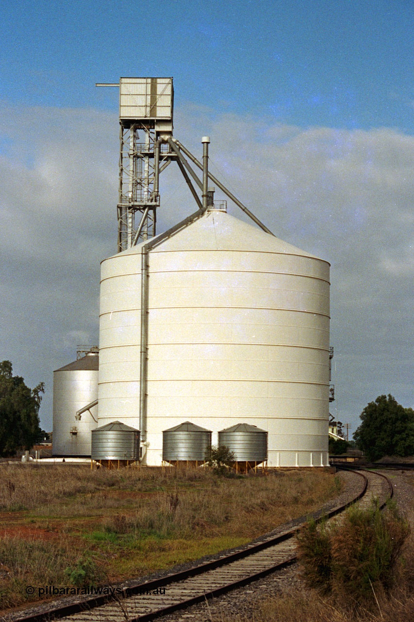 108-05
Murchison East silo complex, elevation of the Ascom Jumbo silo elevator, mobile grain bins in foreground.
