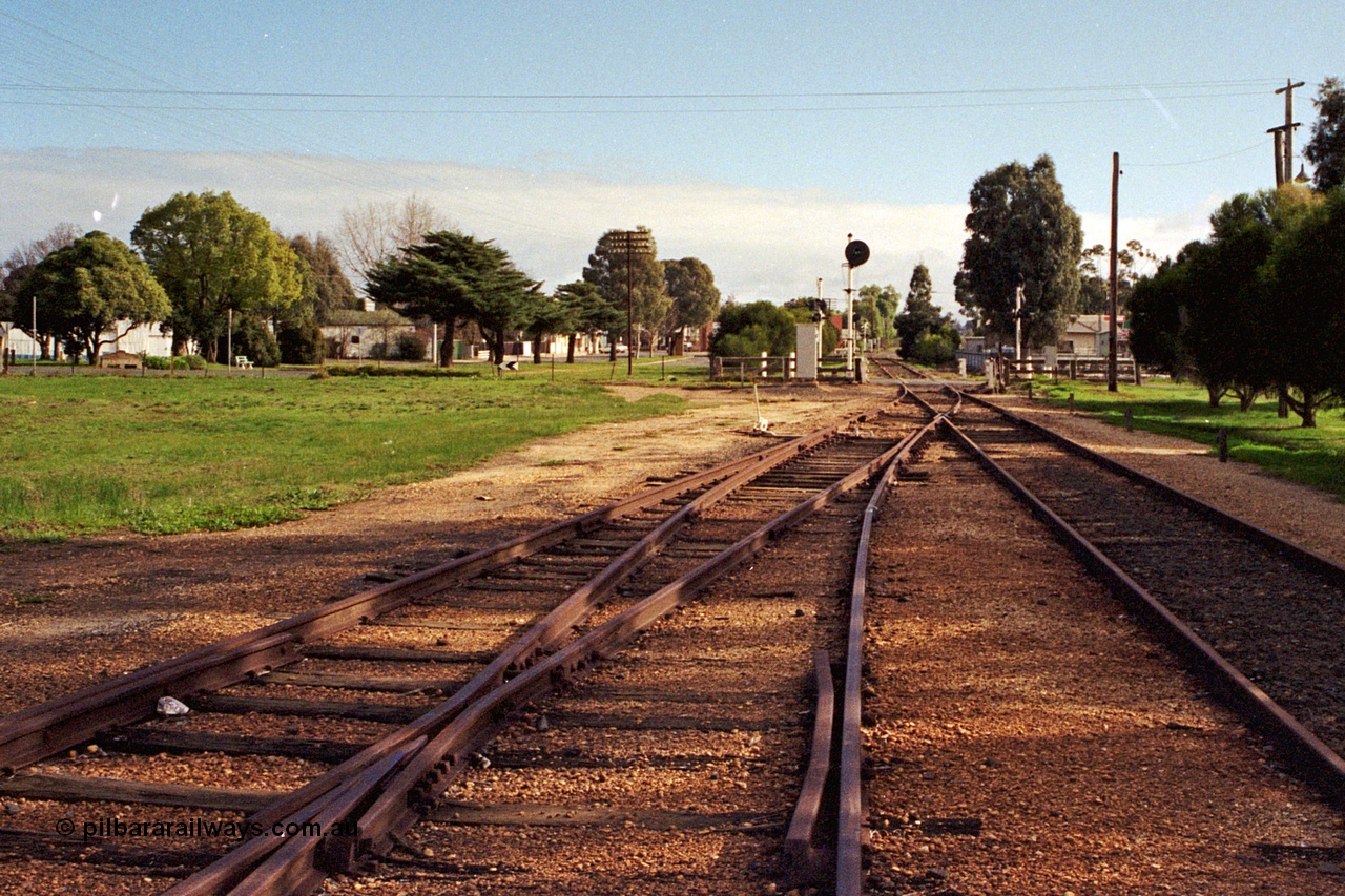108-31
Tatura, station yard, north end looking north, searchlight departure signal, point work.
