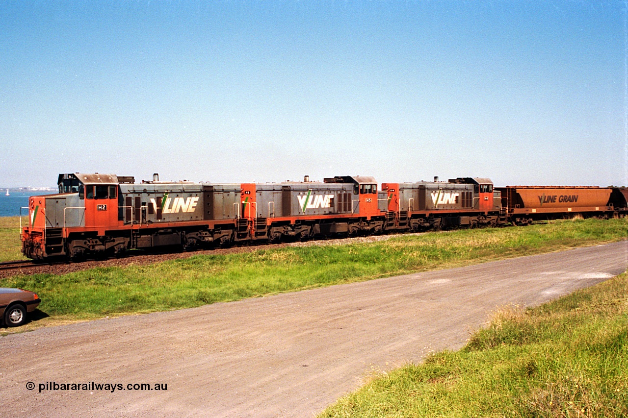112-19
North Geelong grain loop, V/Line broad gauge locos H class H 2 Clyde Engineering EMD model G18B serial 68-630, H 5 serial 68-632 and H 4 serial 68-633 shunt around the grain loop unloading a grain train.
Keywords: H-class;H2;Clyde-Engineering-Granville-NSW;EMD;G18B;68-630;H5;68-632;H4;68-633;