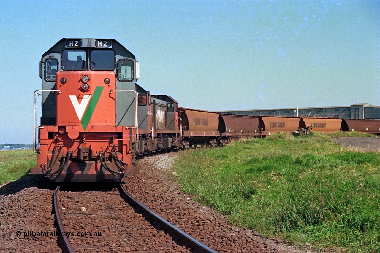 112-22
North Geelong grain loop, V/Line broad gauge locos H class H 2 Clyde Engineering EMD model G18B serial 68-630, H 5 serial 68-632 and H 4 serial 68-633 shunt around the grain loop unloading a grain train.
Keywords: H-class;H2;Clyde-Engineering-Granville-NSW;EMD;G18B;68-630;H5;68-632;H4;68-633;