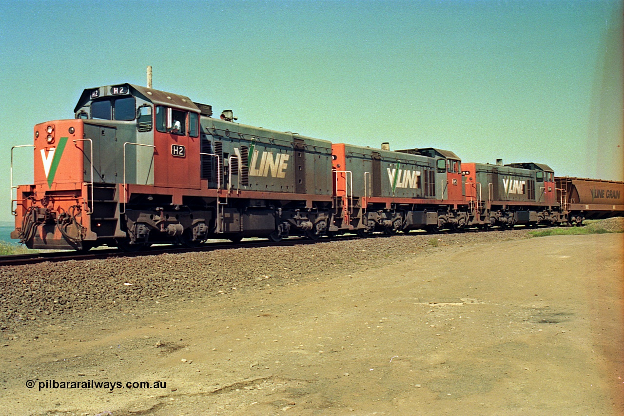 112-29
North Geelong grain loop, V/Line broad gauge locos H class H 2 Clyde Engineering EMD model G18B serial 68-630, H 5 serial 68-632 and H 4 serial 68-633 shunt around the grain loop unloading a grain train.
Keywords: H-class;H2;Clyde-Engineering-Granville-NSW;EMD;G18B;68-630;H5;68-632;H4;68-633;