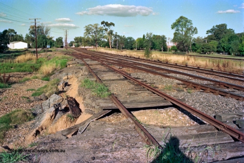 112-04
Violet Town broad gauge track view, looking north, Siding B showing erosion, then mainline or No.2 A and No.1 roads, standard gauge at far right, March 1994.
