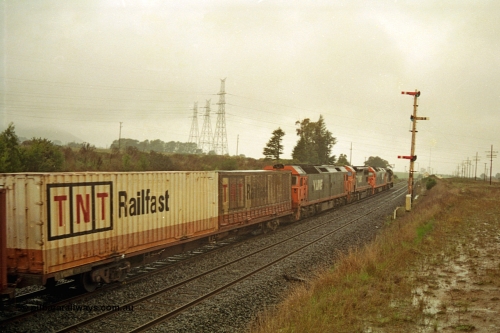 113-07
Warrenheip, up home semaphore signal post 11, V/Line broad gauge up Adelaide goods train 9150 behind the quad CGCG combo of C class C 506 Clyde Engineering EMD model GT26C serial 76-829, G class G 538 Clyde Engineering EMD model JT26C-2SS serial 89-1271, C class C 510 serial 76-833 and G class G 513 serial 85-1241, train 9150 up Adelaide goods, in miserable conditions, poor quality.
