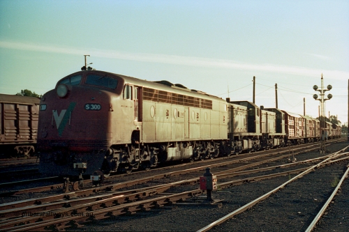 114-28
Benalla yard broad gauge V/Line S class leader S 300 'Matthew Flinders' Clyde Engineering EMD model A7 serial 57-164 and T classes T 404 Clyde Engineering EMD model G18B serial 67-499 and T 376 Clyde Engineering EMD model G8B serial 64-331 on No. 5 Road with a stabled down Wodonga goods train 9303, Benalla yard is still signalled and interlocked as witnessed by the ground and post disc signals.
Keywords: S-class;S300;Clyde-Engineering-Granville-NSW;EMD;A7;57-164;bulldog;T-class;T404;G18B;67-499;T376;G8B;64-331;