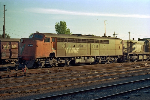 114-30
Benalla yard broad gauge V/Line S class leader S 300 'Matthew Flinders' Clyde Engineering EMD model A7 serial 57-164, point indicator and ground disc signal, stabled down Wodonga goods train 9303.
Keywords: S-class;S300;Clyde-Engineering-Granville-NSW;EMD;A7;57-164;bulldog;