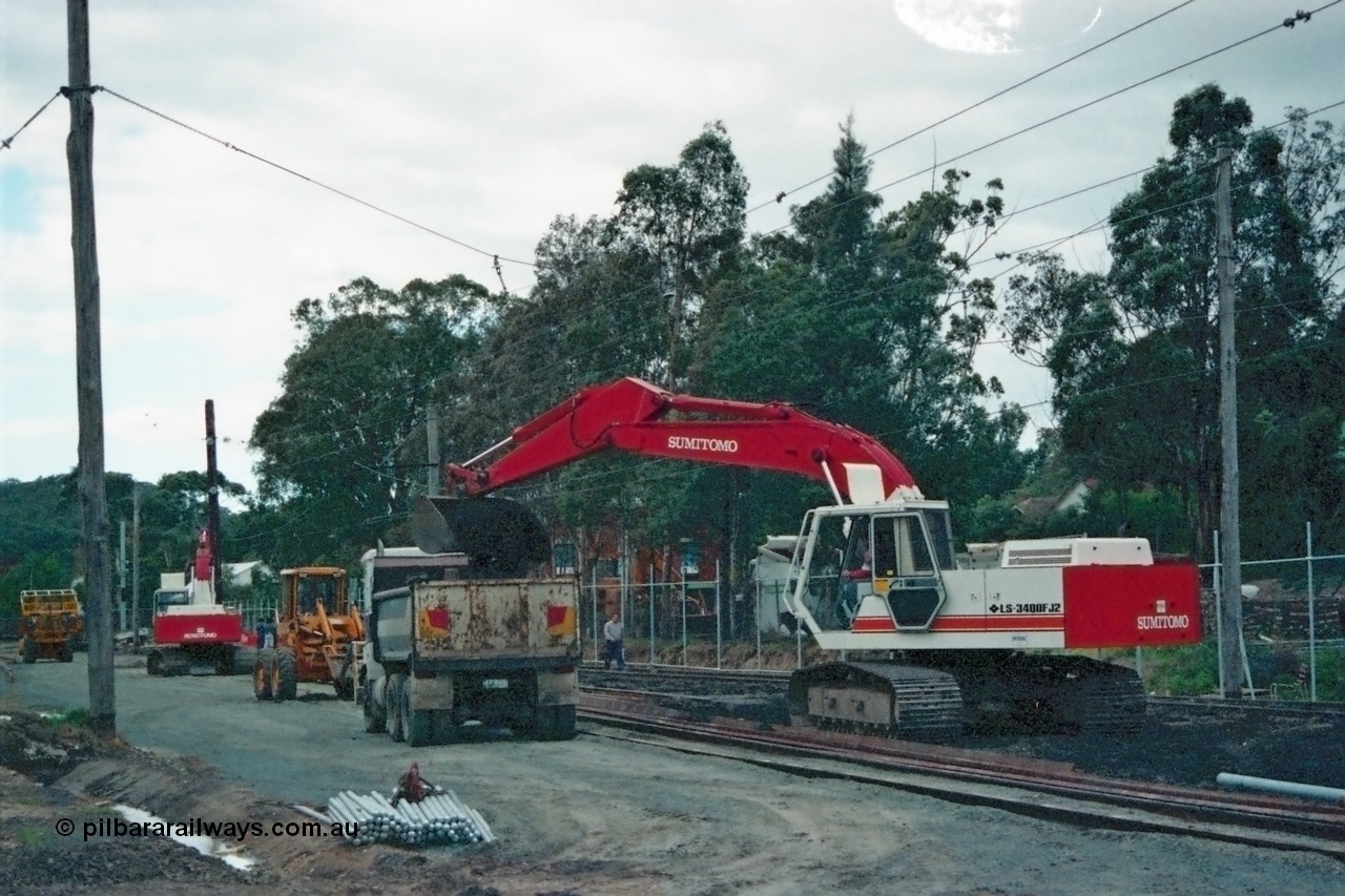 115-04
Hurstbridge, view of stabling yard being upgraded, Sumitomo excavator, new fencing and timber traction poles, old soil being removed.
