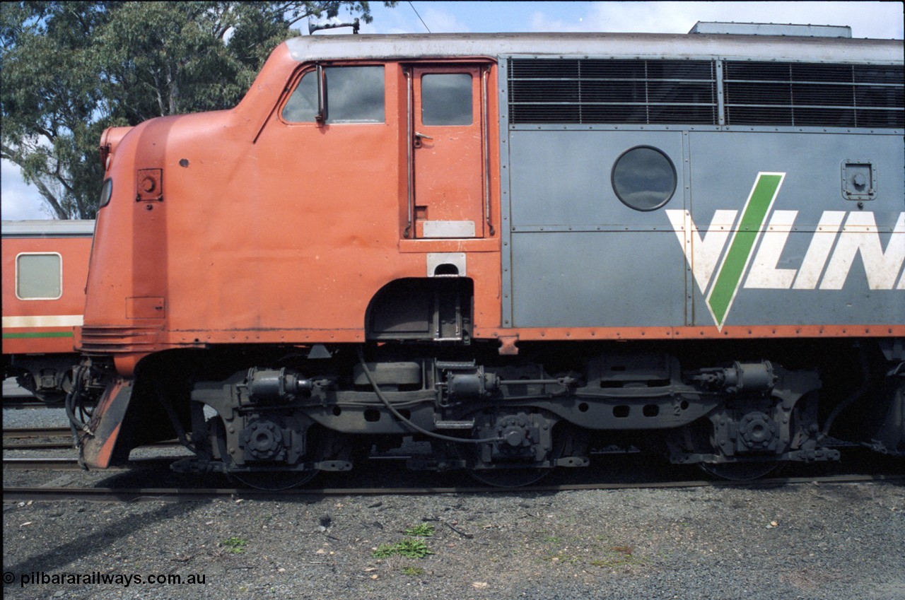 117-27
Seymour loco depot V/Line B class loco B 61 Clyde Engineering EMD model ML2 serial ML2-2, cab side view, bogie.
Keywords: B-class;B61;Clyde-Engineering-Granville-NSW;EMD;ML2;ML2-2;bulldog;
