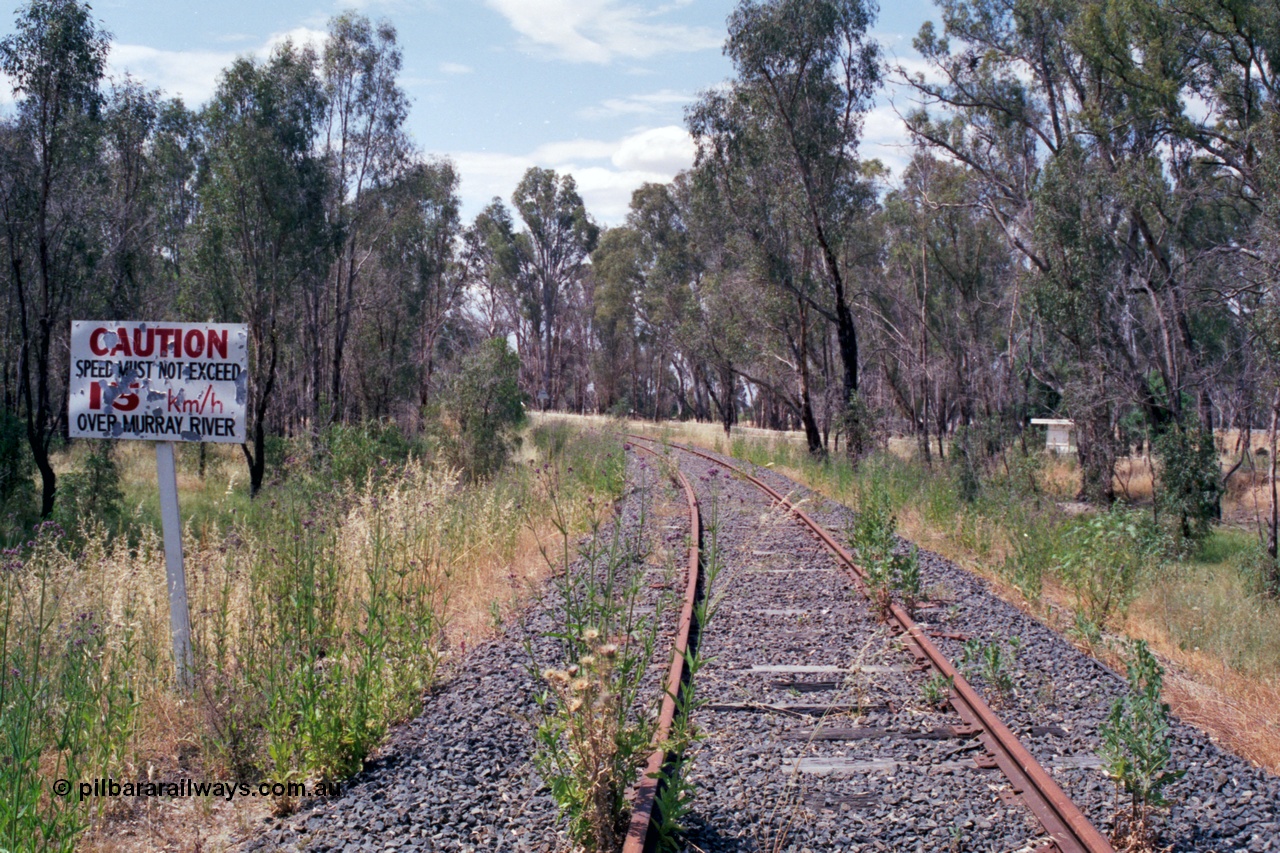 118-12
Tocumwal line, looking towards Tocumwal, 15 km/h speed sign for bridge ahead, former bridge cabin visible on the right, this controlled the former Down Home situated behind the camera, line out of service. [url=https://goo.gl/maps/Tgtv4ysFESAbYFWM8]Geo data[/url].
