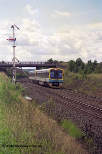 119-33
Warrenheip, V/Line broad gauge Sprinter 7002 and a sister, built by Goninan NSW as LDRPV class in 1993 with an 88 passenger capacity, work an up Ballarat passenger train past semaphore signal post 11.
Keywords: Sprinter;Goninan-NSW;LDRPV-class;7002;