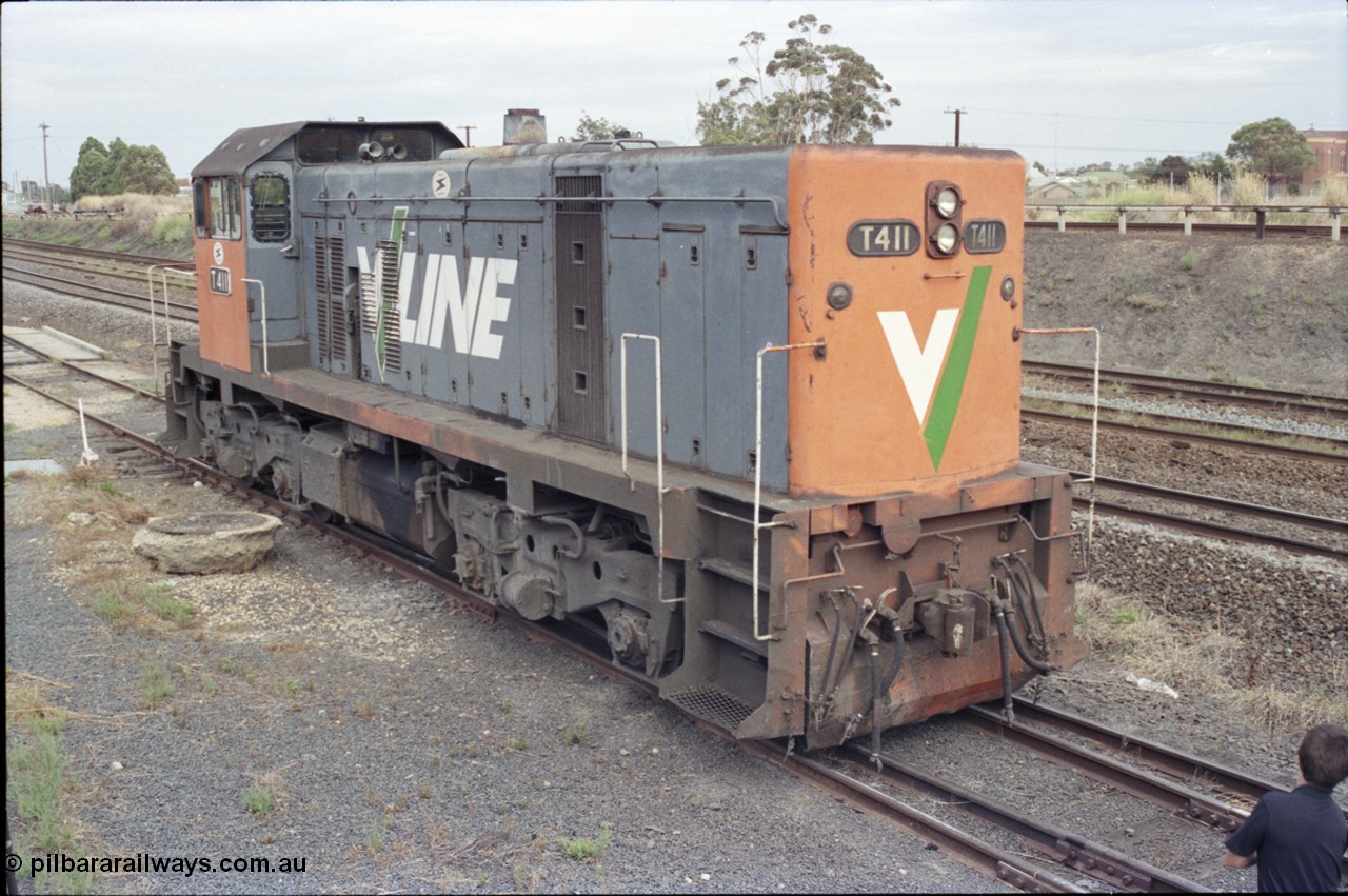 120-10
Seymour loco depot, V/Line standard gauge T class T 411 Clyde Engineering EMD model G18B serial 68-627, elevated view.
Keywords: T-class;T411;68-627;Clyde-Engineering-Granville-NSW;EMD;G18B;