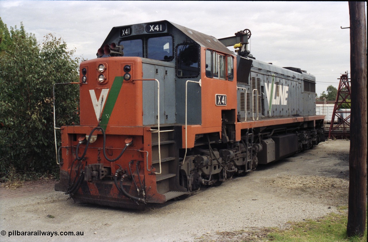 120-14
Seymour loco depot, V/Line broad gauge loco X class X 41 Clyde Engineering EMD model G26C serial 70-704.
Keywords: X-class;X41;70-704;Clyde-Engineering-Granville-NSW;EMD;G26C;