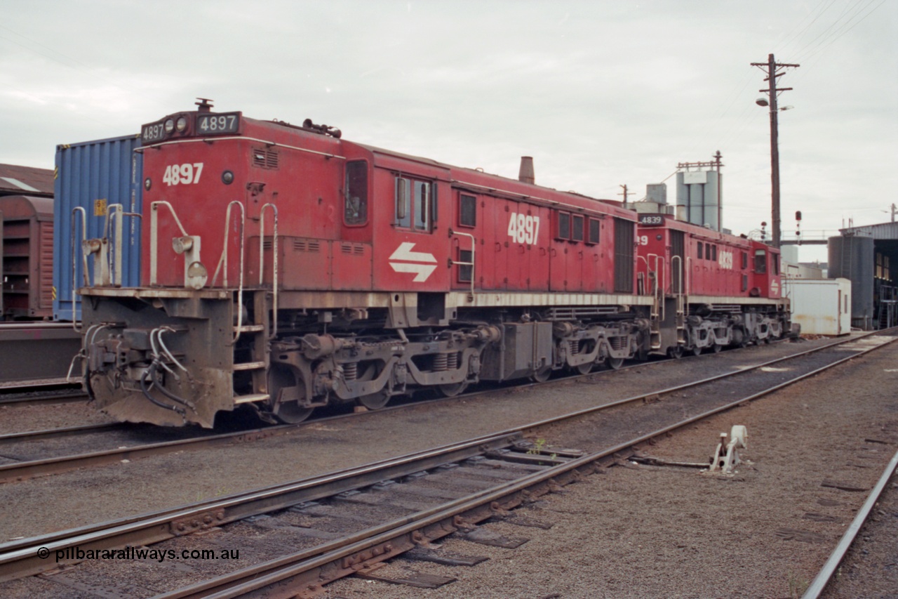 121-10
Albury loco depot, NSWSRA standard gauge ALCo 48 class locos 4897 and 4839, shunt locos, red terror livery.
Keywords: 48-class;4897;G3420-12;AE-Goodwin;ALCo;DL531;