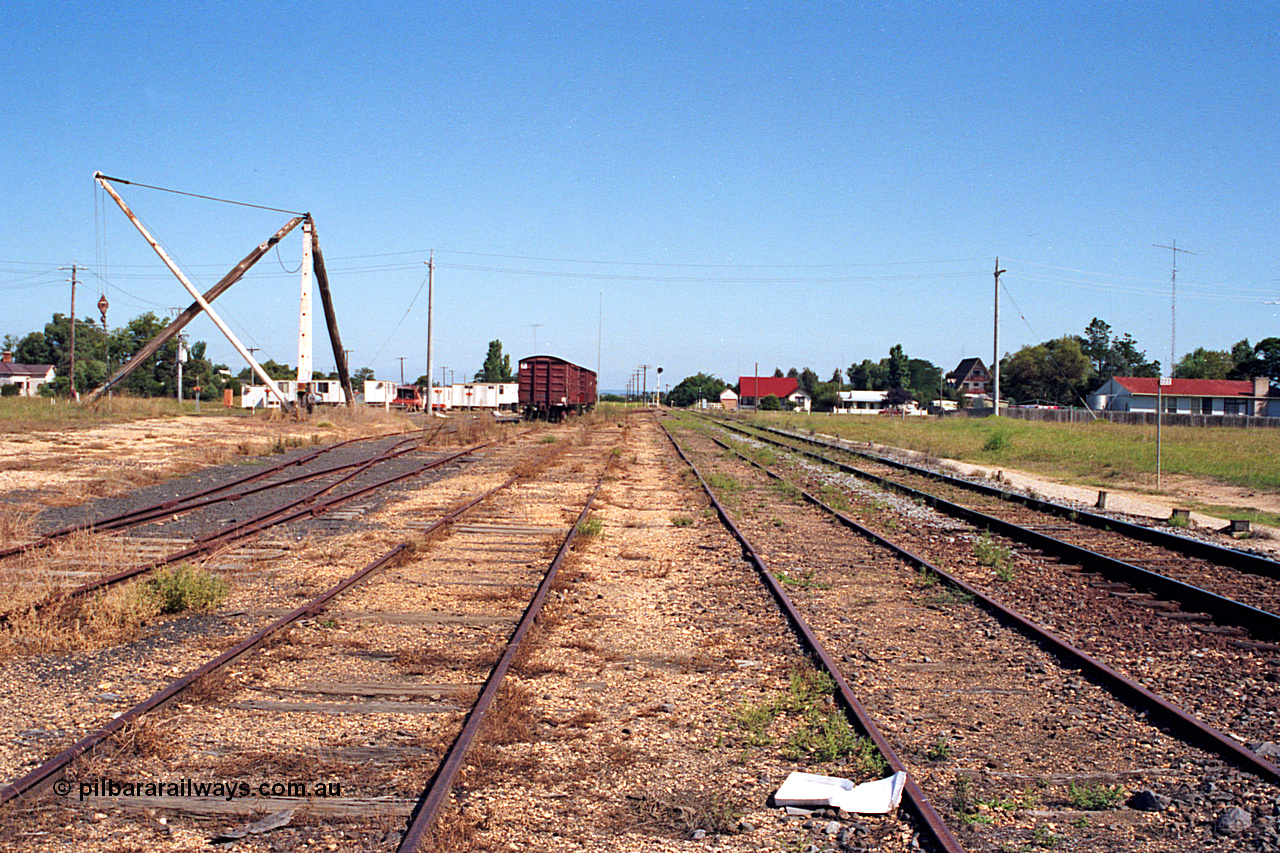 122-24
Stratford, station yard overview, looking towards Stratford Junction, 222 km post, yard crane, workman's camp.
