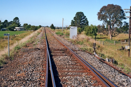 123-1-07
Stratford Junction, track view looking towards Stratford, points and lever with rodding, 220.250 km post, staff exchange cabin on the right, Maffra line joining from the left.
