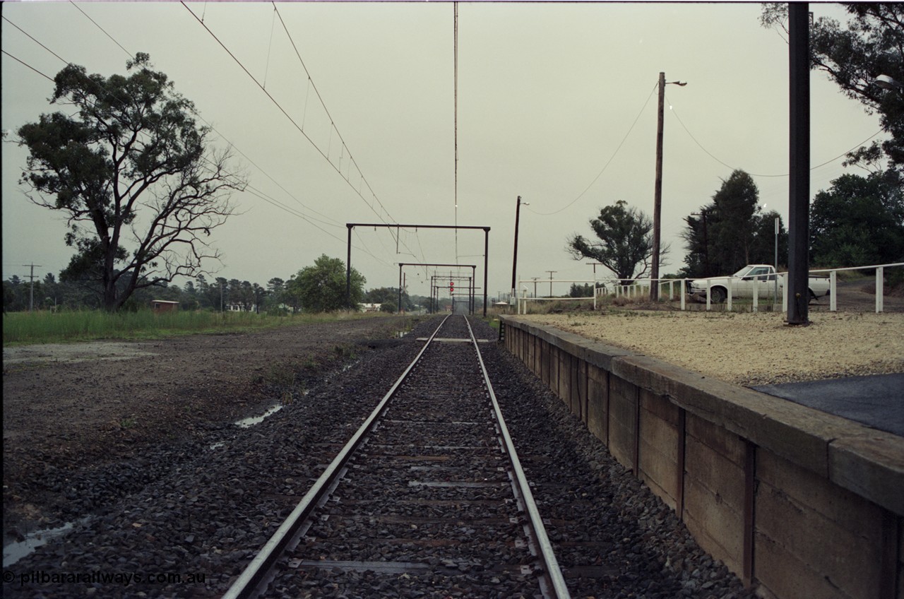 123-2-03
Bunyip, station overview, station platform, looking towards Melbourne, removed yard tracks on the left.
