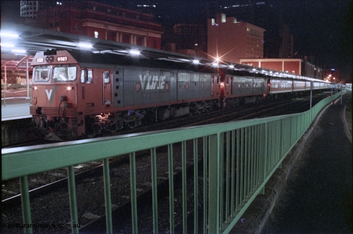 123-2-29
Spencer Street Station Platform 1 Sydney Express, V/Line standard gauge G classes G 527 Clyde Engineering EMD model JT26C-2SS serial 88-1257 and sister provide the head-end power, night shot.
Keywords: G-class;G527;Clyde-Engineering-Somerton-Victoria;EMD;JT26C-2SS;88-1257;