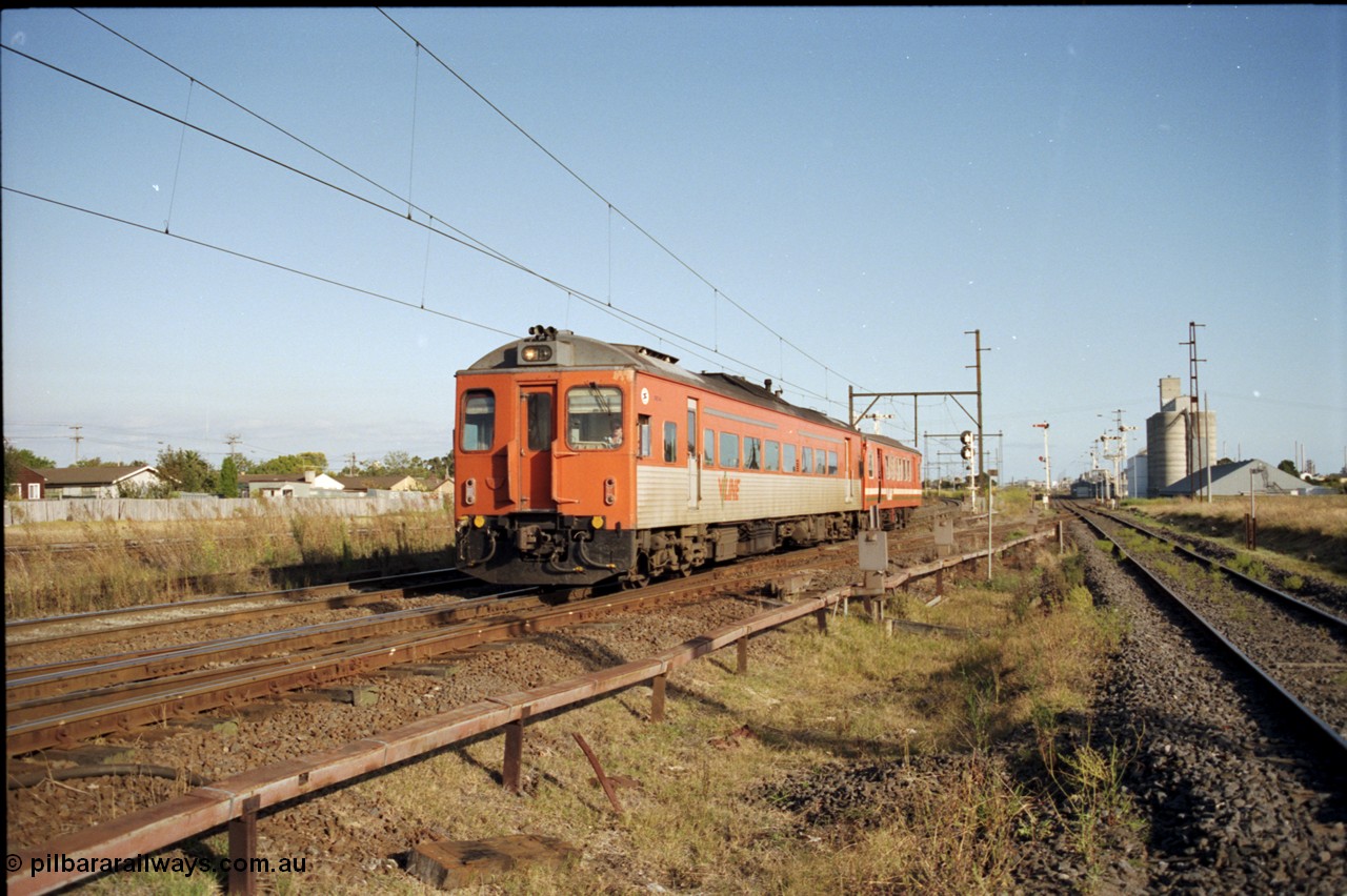 124-09
Sunshine V/Line broad gauge down passenger train with Tulloch DRC class rail motor with MTH class trailer.
Keywords: DRC-class;Tulloch-Ltd-NSW;