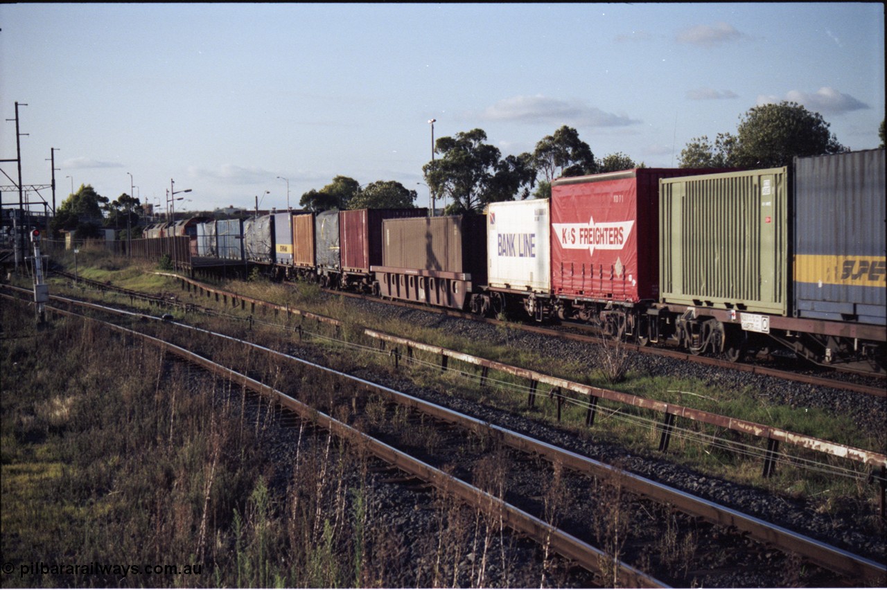 124-13
Sunshine Loop, V/Line standard gauge VQWW type 3-Pack centre well articulated bogie waggon VQWW 1, started life as VQAW type VQAW 5 built at Ballarat North Workshops in July 1990, part of a down goods, at Sunshine standard gauge platform.
Keywords: VQWW-type;VQWW1;V/Line-Ballarat-Nth-WS;VQAW-type;VQAW5;