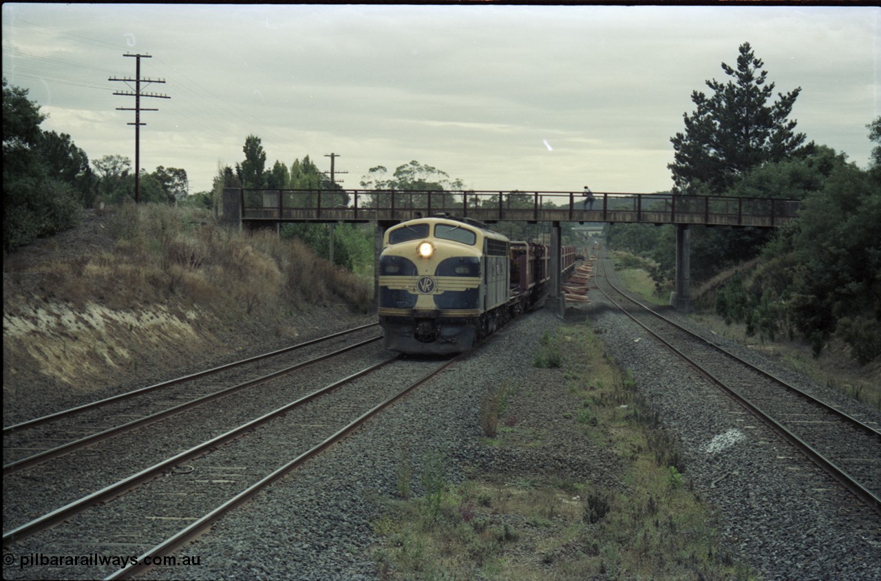125-14
Wandong passing under Kilmore - Wandong Rd, V/Line broad gauge B class B 65 Clyde Engineering EMD model ML2 serial ML2-6 still in Victorian Railways livery leads a sleeper discharge train on the up broad gauge line, discharging sleepers.
Keywords: B-class;B65;Clyde-Engineering-Granville-NSW;EMD;ML2;ML2-6;bulldog;