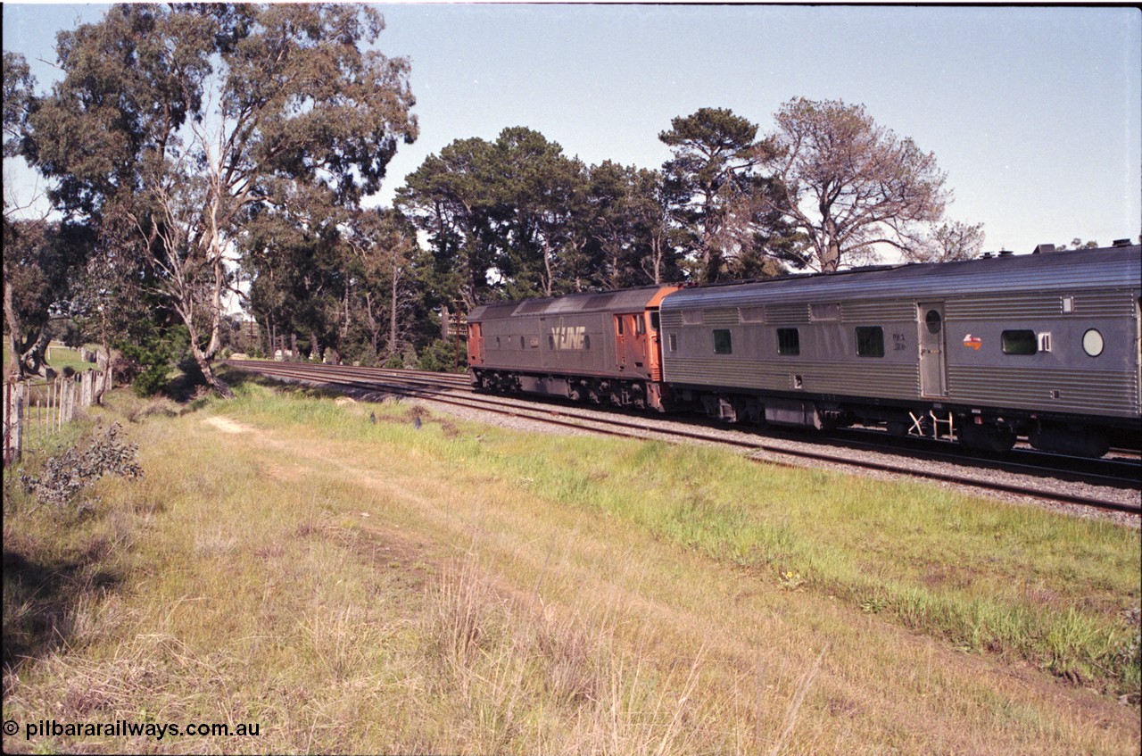 126-18
Broadford Loop, V/Line G class G 518 Clyde Engineering EMD model JT26C-2SS serial 85-1231, loco failure, up standard gauge pass Melbourne Express, looking toward Melbourne.
Keywords: G-class;G518;Clyde-Engineering-Rosewater-SA;EMD;JT26C-2SS;85-1231;