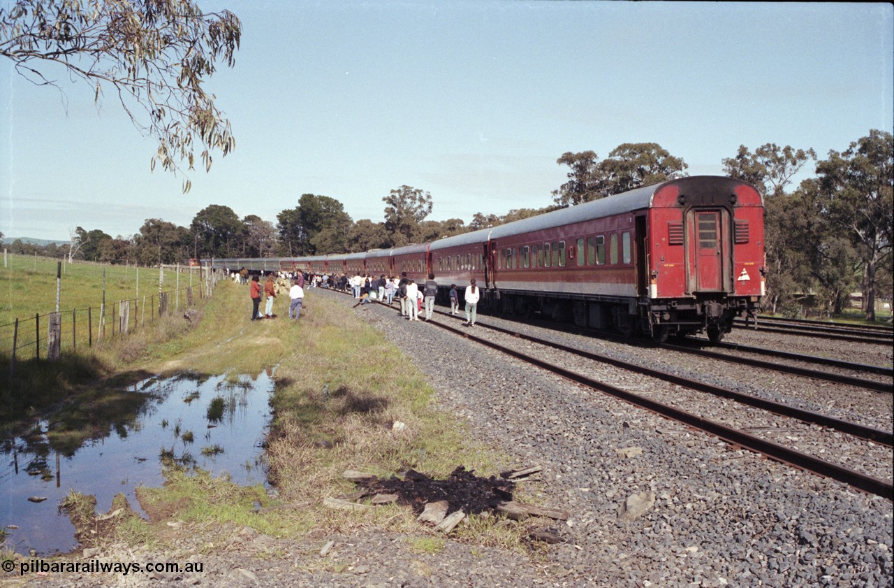 126-20
Broadford Loop, loco failure, up standard gauge pass Melbourne Express, passengers detrained.
