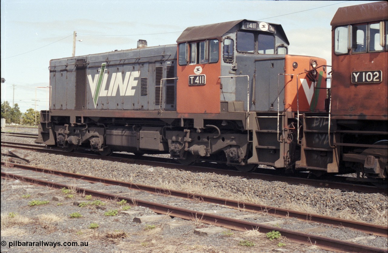 126-31
Wallan Loop, standard gauge rescue locos on the loop, V/Line T class T 411 Clyde Engineering EMD G18B serial 68-627, waiting to return to Melbourne.
Keywords: T-class;T411;Clyde-Engineering-Granville-NSW;EMD;G18B;68-627;