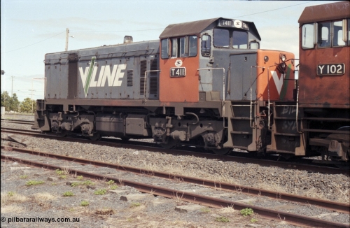 126-31
Wallan Loop, standard gauge rescue locos on the loop, V/Line T class T 411 Clyde Engineering EMD G18B serial 68-627, waiting to return to Melbourne.
Keywords: T-class;T411;Clyde-Engineering-Granville-NSW;EMD;G18B;68-627;