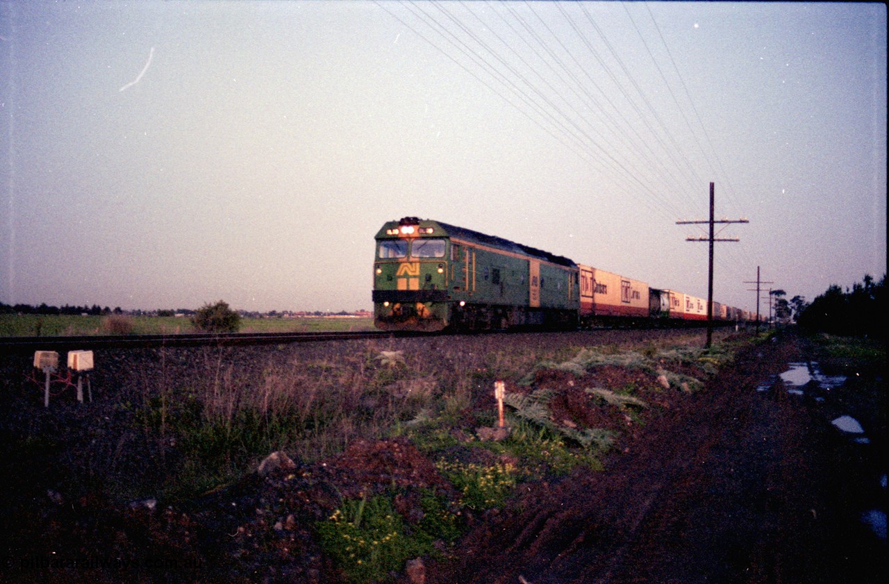127-17
Deer Park West, Australian National broad gauge BL class Clyde Engineering EMD model JT26C-2SS loco in AN livery leads an evening Adelaide bound down goods train.
Keywords: BL-class;Clyde-Engineering-Rosewater-SA;EMD;JT26C-2SS;
