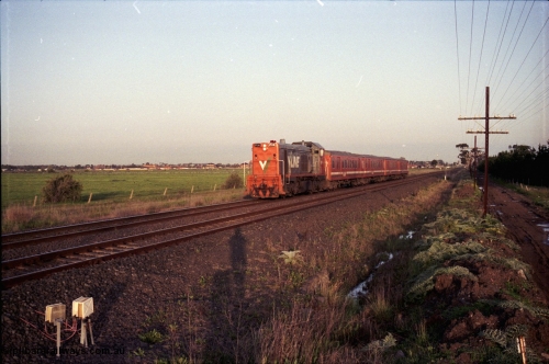 127-13
Deer Park West broad gauge V/Line P class P 14 Clyde Engineering EMD model G18HBR serial 84-1208 rebuilt from T 330 Clyde Engineering EMD model G8B serial 56-85 and H set, down afternoon Bacchus Marsh pass.
Keywords: P-class;P14;Clyde-Engineering-Somerton-Victoria;EMD;G18HBR;84-1208;rebuild;