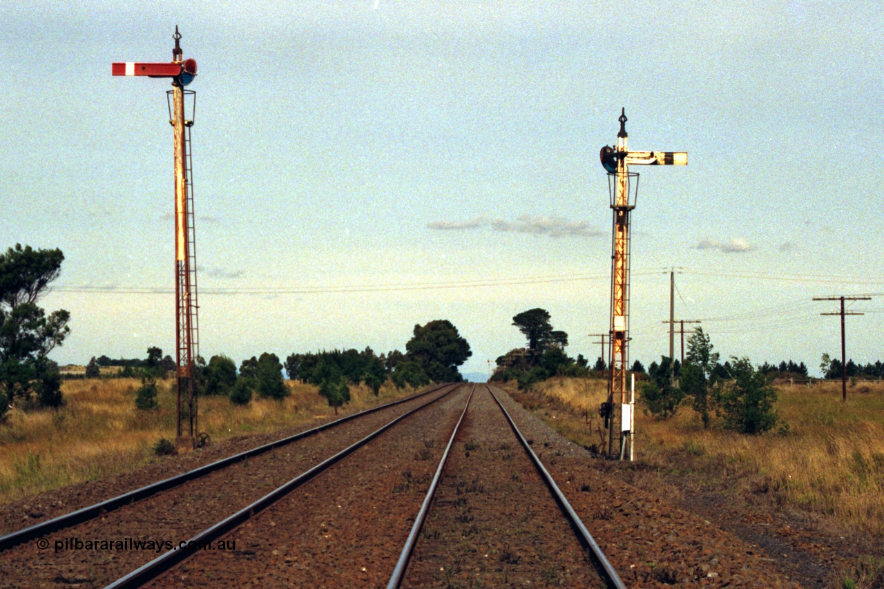 128-21
Gisborne semaphore signal Post 3 Up Home and Post 2 facing away Down Home signal, looking south in the Up direction, Down Distant signal Post 1 just visible in the distance.
