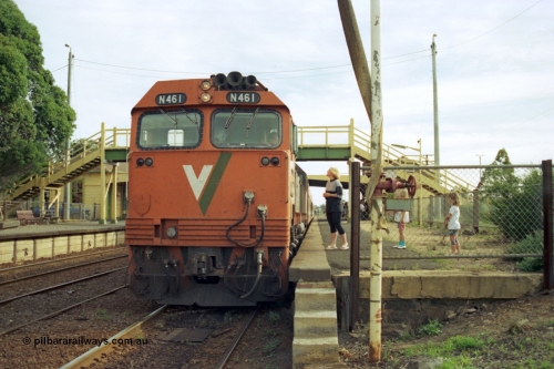 128-22
Sunbury, V/Line broad gauge N class N 461 'City of Ararat' Clyde Engineering EMD model JT22HC-2 serial 86-1190, down passenger train, wife talking to driver.
Keywords: N-class;N461;Clyde-Engineering-Somerton-Victoria;EMD;JT22HC-2;86-1190;