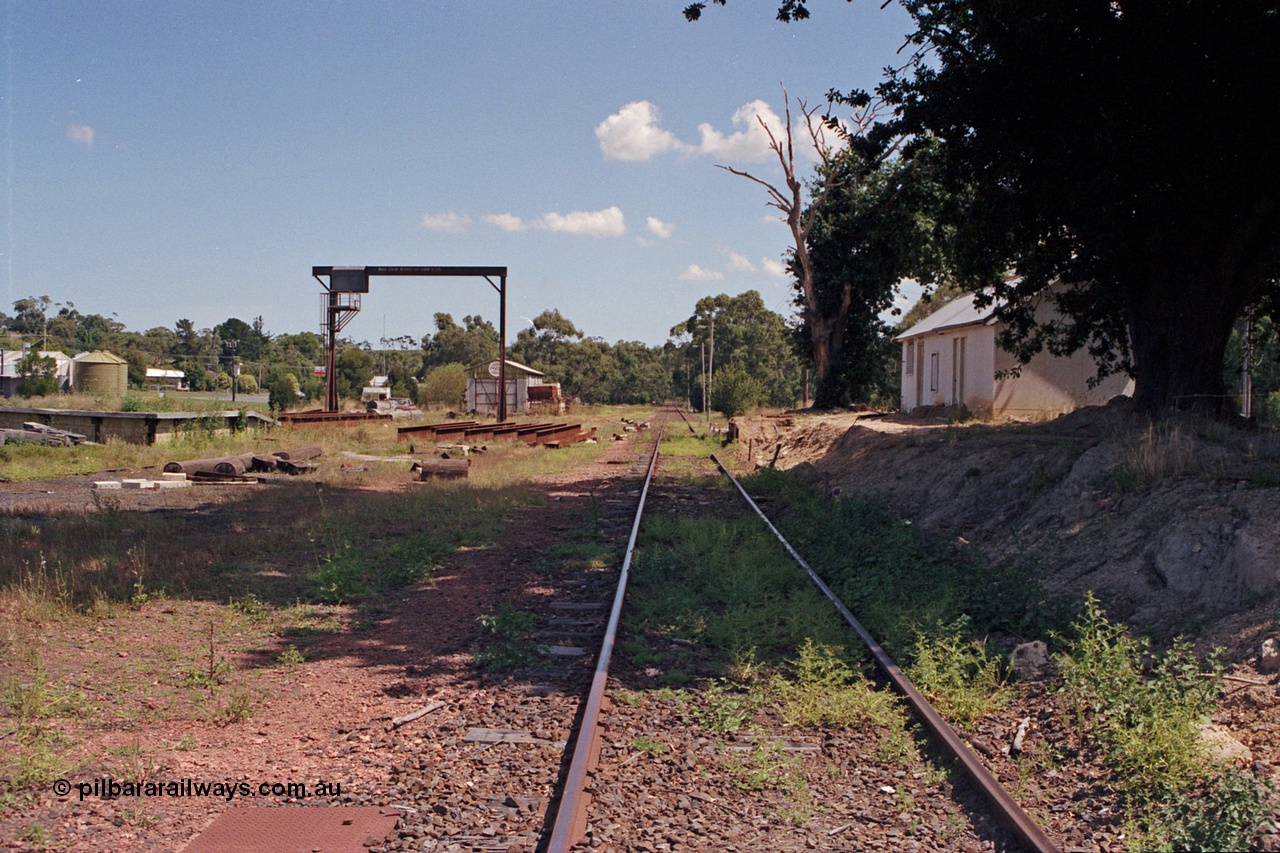 129-2-33
Meeniyan station overview, looking towards Melbourne from middle of yard.
