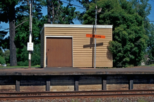 129-2-01
Lang Lang station platform, van goods shed.
