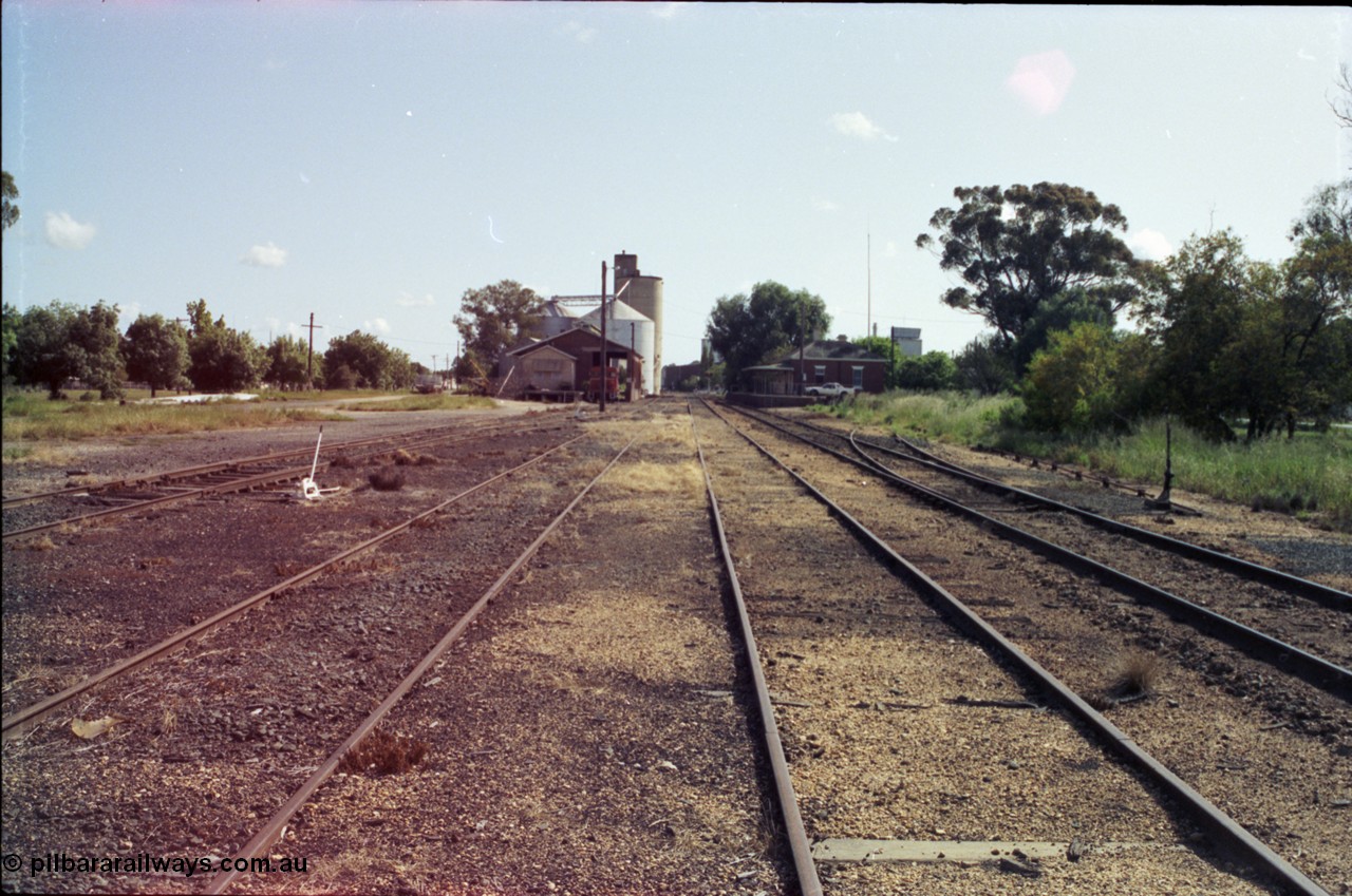 130-18
Rochester station overview, looking towards Echuca from the south end, goods shed, station building, points to dock road at right.
