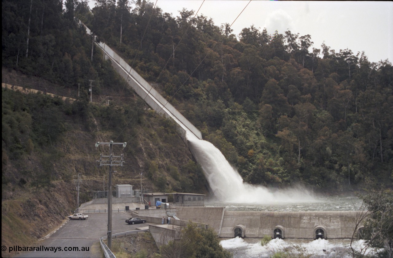 131-2-20
Thomson Dam overflowing, possibly 1992, with spillway flooding into the Thomson River. [url=https://goo.gl/maps/nfhsavuLAyj]GeoData[/url].
