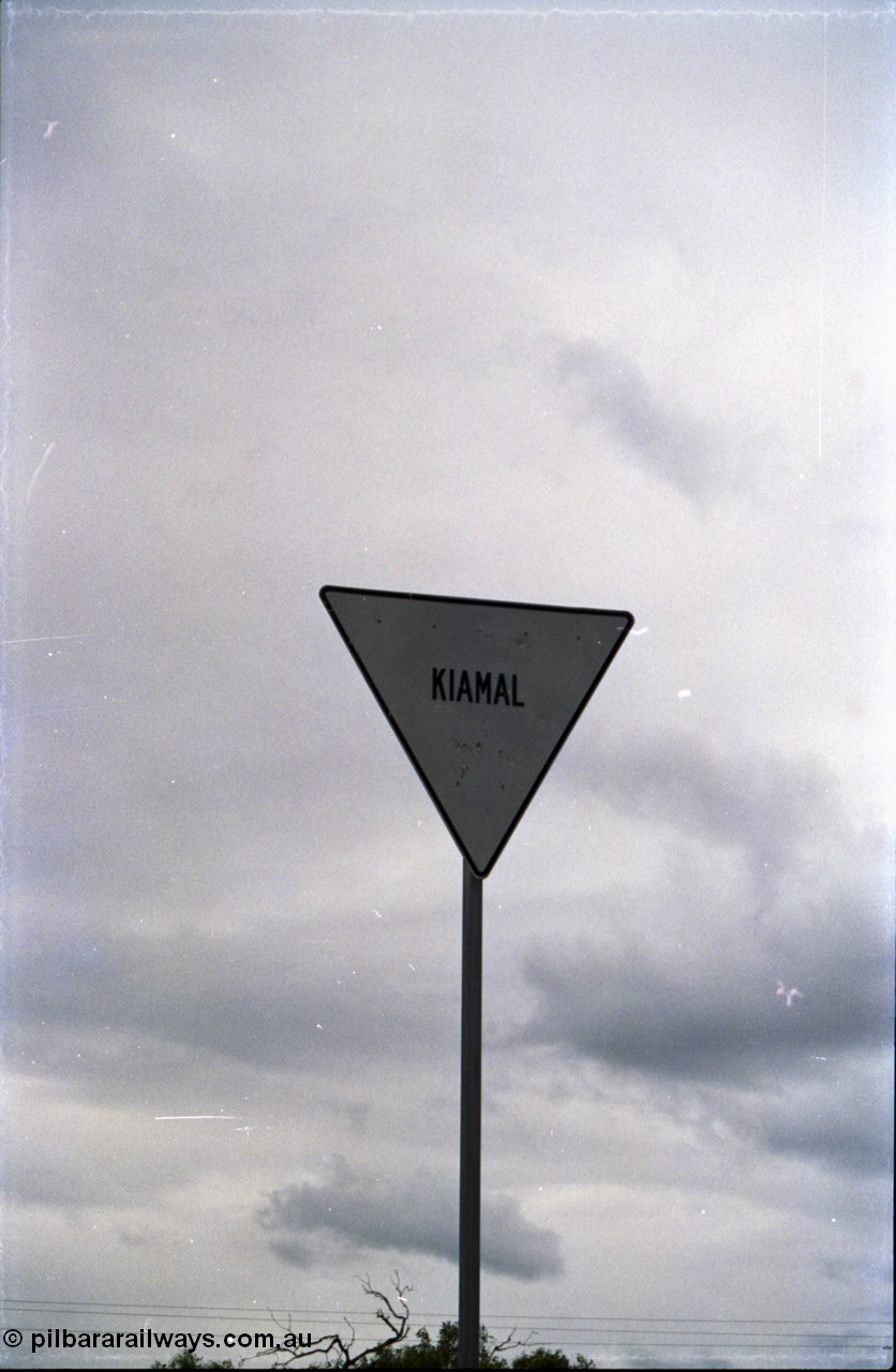 132-32
Kiamal, location sign.
