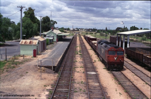 132-04
Ouyen station overview, broad gauge V/Line G class G 540 Clyde Engineering EMD model JT26C-2SS serial 89-1273 with stabled up gypsum train 9138, looking south from footbridge, station building and platform, Freightgate canopy with empty open bogie waggons.
Keywords: G-class;G540;Clyde-Engineering-Somerton-Victoria;EMD;JT26C-2SS;89-1273;