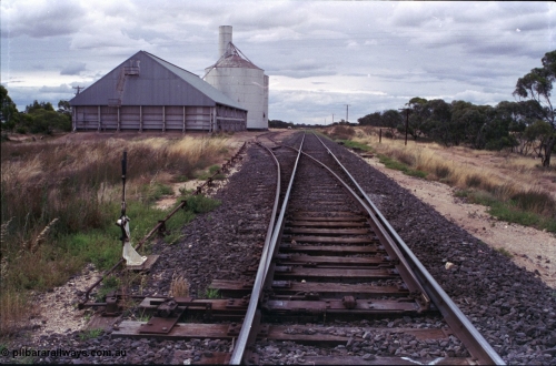 132-35
Nunga, Victorian Oats Pool shed and Murphy silo complex, yard overview, looking north, point lever, points.
