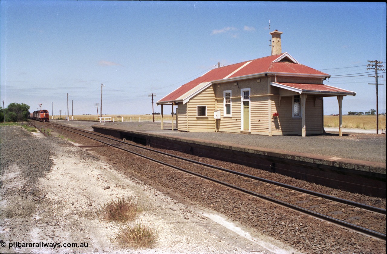 133-20
Gheringhap station building overview, down goods train 9169 arriving, looking towards Geelong from former No.2 platform.
