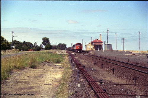 133-25
Gheringhap, V/Line broad gauge locos C class leader C 501 'George Brown' Clyde Engineering EMD model GT26C serial 76-824 leads C 506 serial 76-829 and X class X 45 'Edgar H Brownbill' Clyde Engineering EMD model G26C serial 75-792 with train 9169 down Adelaide goods, pausing to swap the electric staff with a train order, station overview, point rodding
Keywords: C-class;C501;Clyde-Engineering-Rosewater-SA;EMD;GT26C;76-824;
