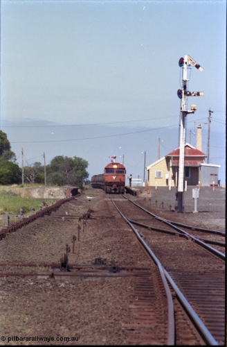 133-30
Gheringhap station yard overview, looking from Ballarat line points towards Geelong, semaphore signal post 4 pulled off for Cressy line, points, point rodding, signal wires and interlocking, V/Line broad gauge grain train 9123 swapping electric staff for train order for Maroona, safeworking.
Keywords: G-class;G533;Clyde-Engineering-Somerton-Victoria;EMD;JT26C-2SS;88-1263;