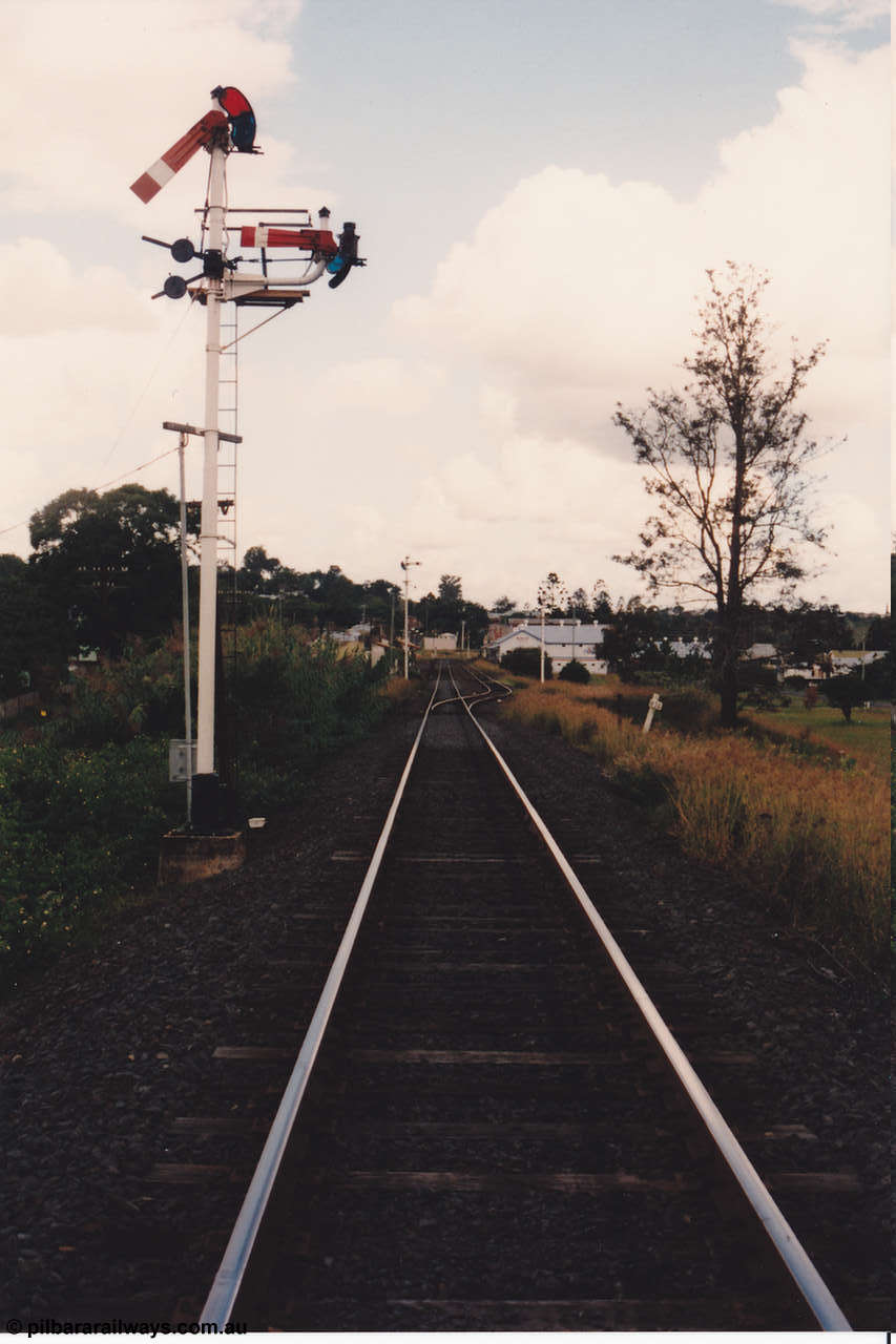134-17
Kyogle, looking south from the north end, up home arrival signal, overview.
