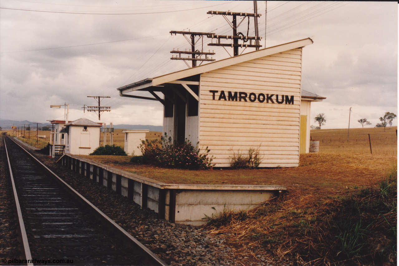 134-35
Tamrookum, station overview, waiting room, platform, looking south.
