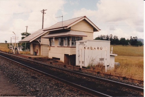 134-06
Kagaru, station overview, station building, waiting room, signal box, staff exchange platform, looking south.
